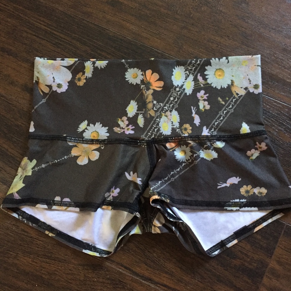 Teeki Wildflower Sun Shorts Small